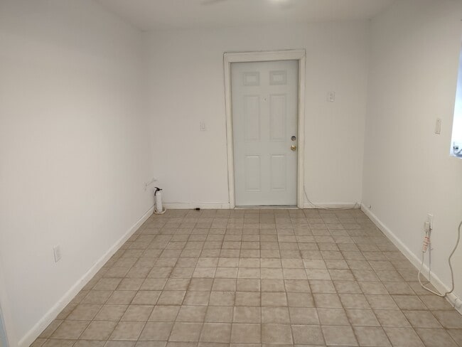 Building Photo - 960 E 40th St