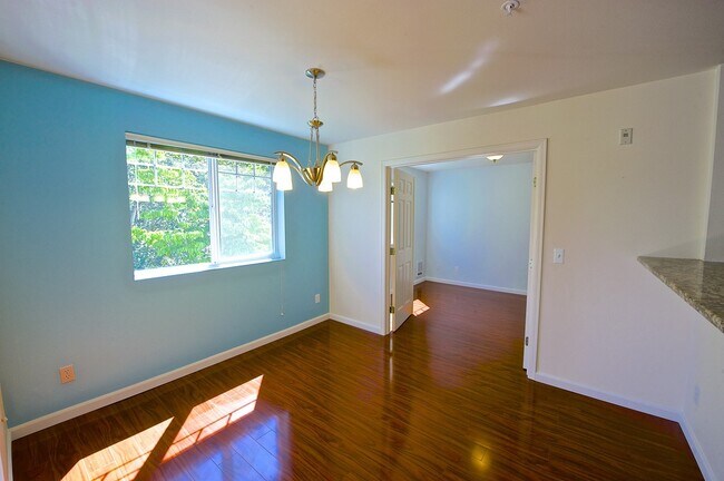 Building Photo - 18501 SE Newport Way