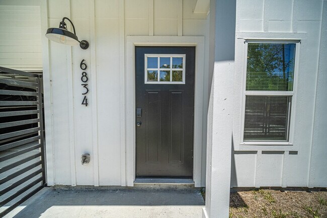 Building Photo - 4706 Idaho St