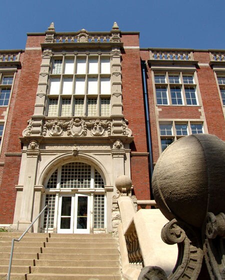 Escaleras - Theresa Park Loft Apartments