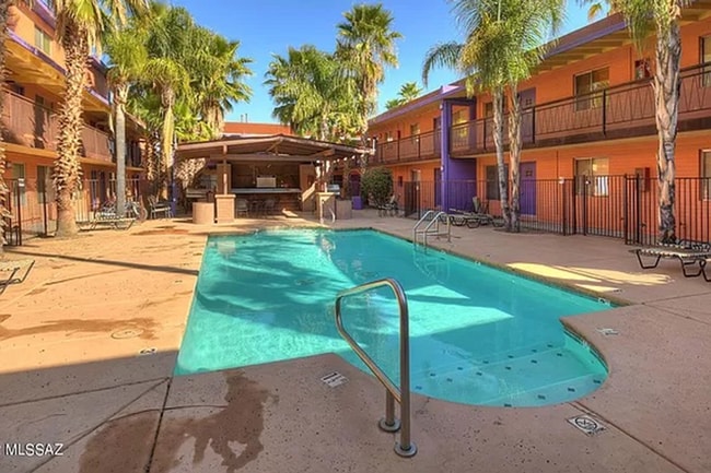 Building Photo - Cherry55-206