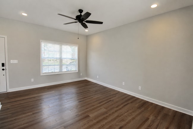 Building Photo - 1429 Village Lp