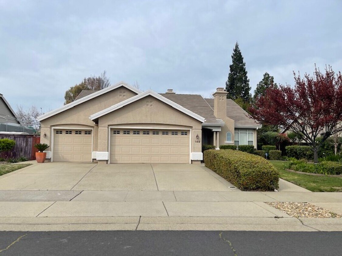 4 br, 2.5 bath House 149 Valleywood Way House Rental in Roseville, CA