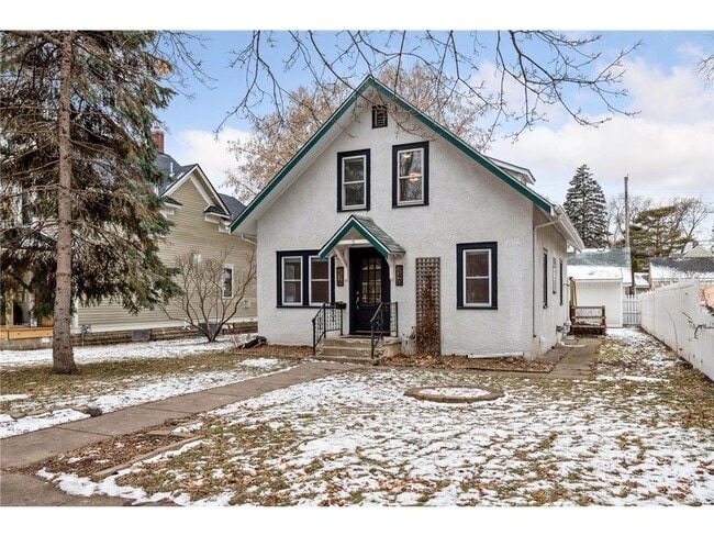 Building Photo - 238 8th Ave N