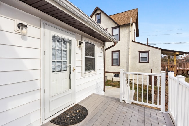 Building Photo - 106 Congress Ave