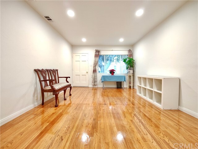 Building Photo - 9521 Woodruff Ave