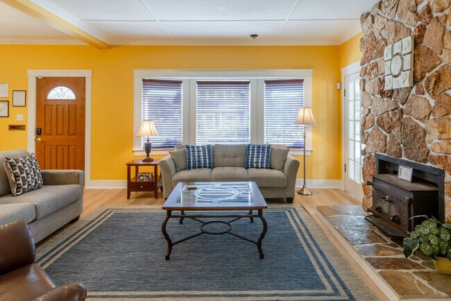 Foto del edificio - 640 S Columbia St