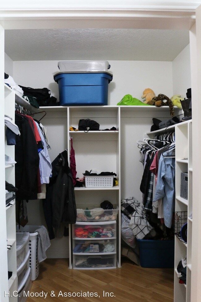 Foto del edificio - 3 br, 2 bath House - 221 N. 1200 W. Apt. 102