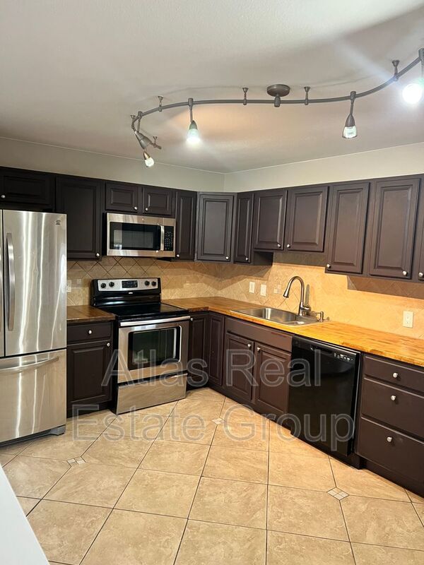 Foto del edificio - 5563 Baltimore Ct