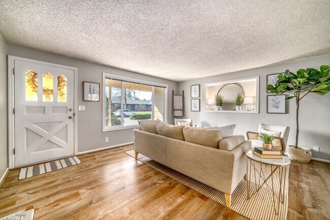 Main living room - 1585 Flintridge Ave