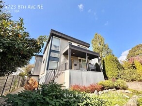 Building Photo - 4723 8th Ave NE