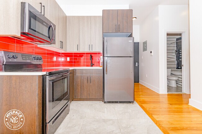Foto del edificio - 930 DeKalb Ave