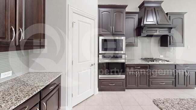 Foto del edificio - 11001 Brownwood Pl