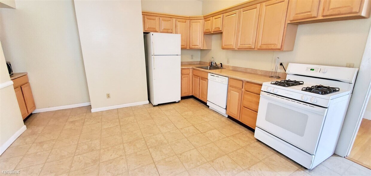 2 br, 1 bath - 192 Adams St # 1 - 2 br, 1 bath  - 192 Adams St # 1
