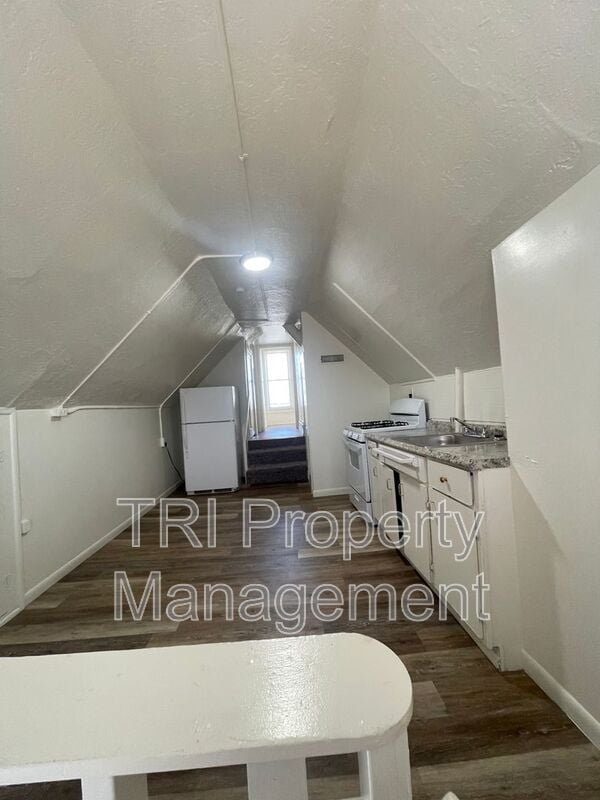 Building Photo - 228 13th St