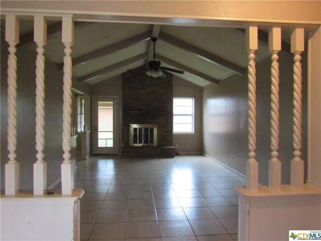 Foto del edificio - 801 Cagle Ln