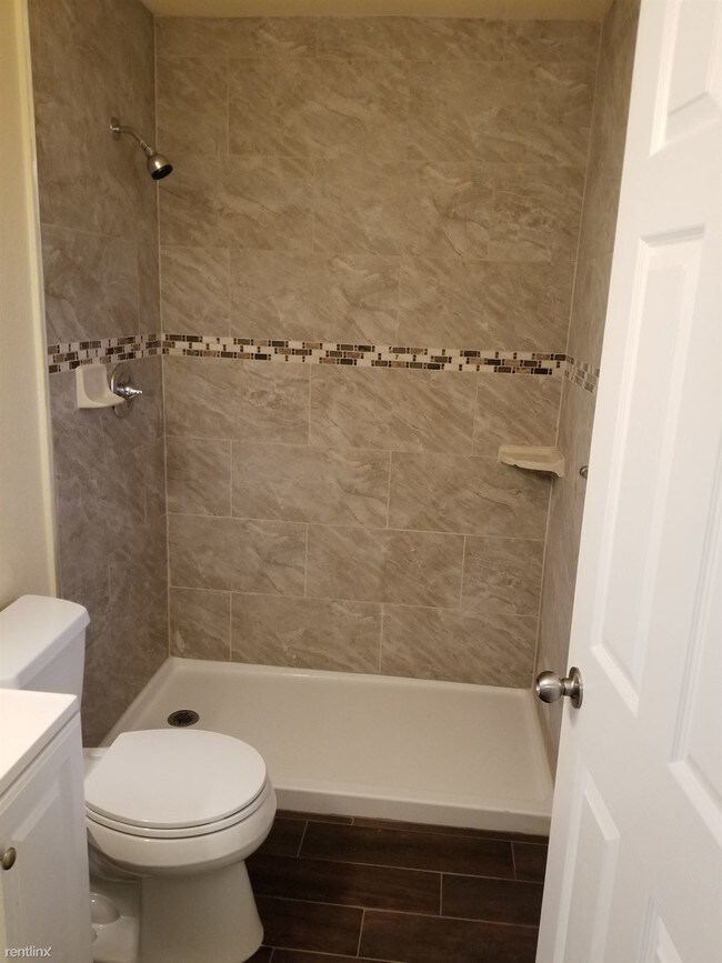 Building Photo - 4 br, 2 bath House - 508 W 14th St
