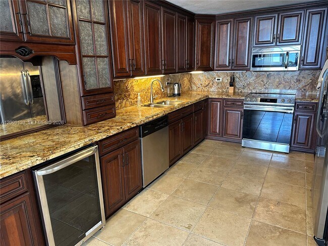 Foto del edificio - 6039 Collins Ave