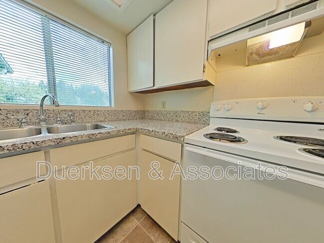 Foto del edificio - 1150 NW Walnut Blvd