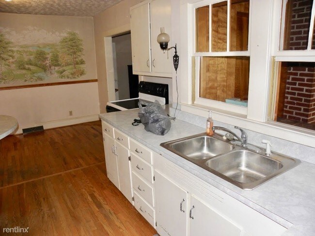 Building Photo - 3 br, 1.5 bath House - 83 Bakers Lane
