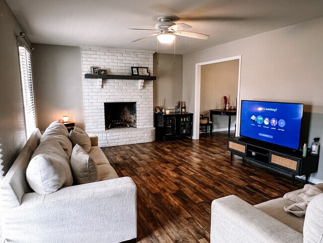 Building Photo - 176 Ponderosa FOR RENT