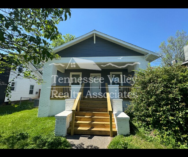 Building Photo - NEWLY RENOVATED with HISTORIC CHARM 2 bed/...