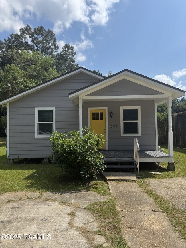 Building Photo - 302 Zilia St