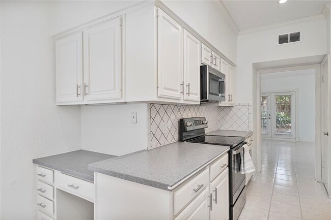 Building Photo - 9400 Doliver Dr