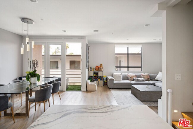 Foto del edificio - 1238 S Holt Ave