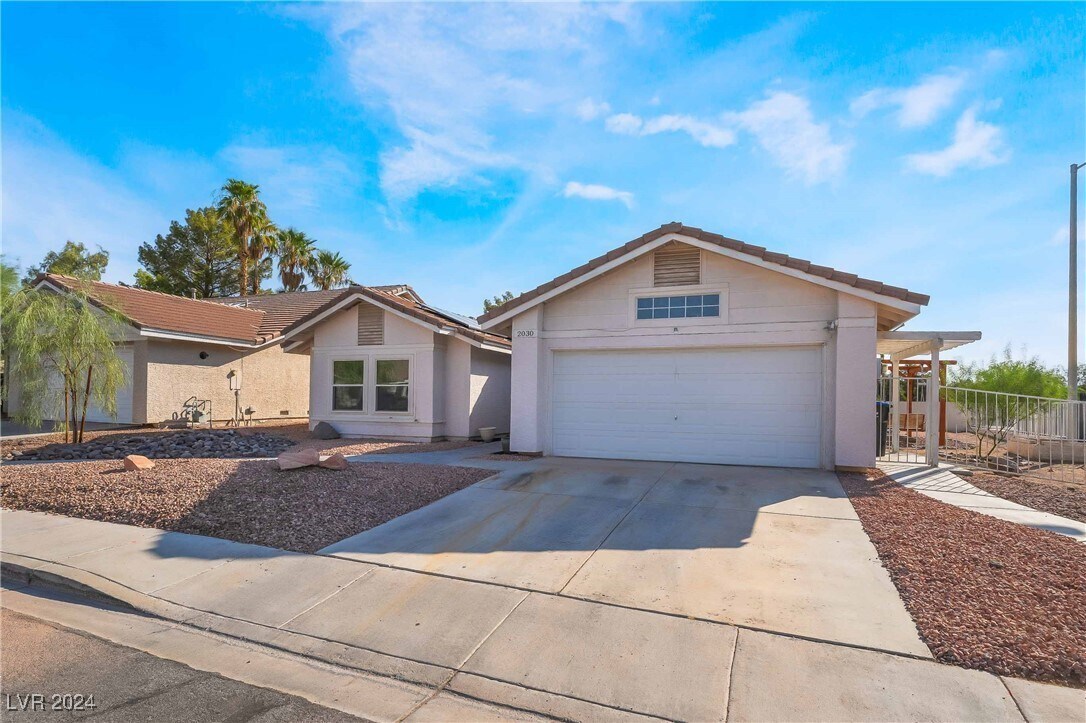Primary Photo - 2030 Big Bend Way