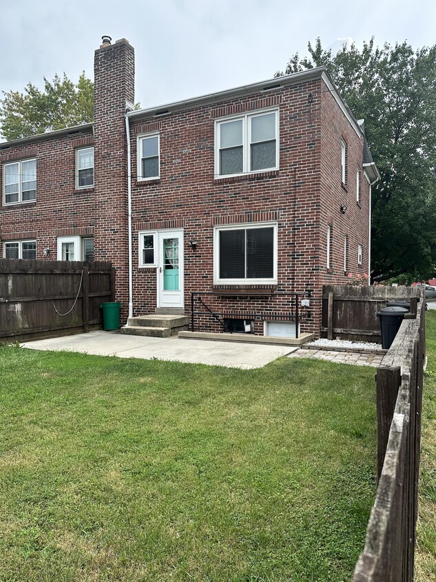 Primary Photo - 741 N Marshall St