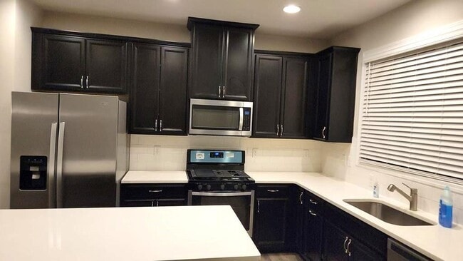 Building Photo - 29 Downsby Ln