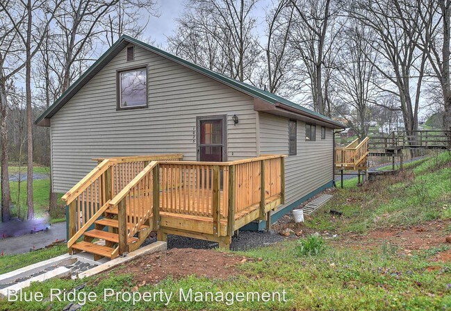 Building Photo - 1025 Reynolds Rd