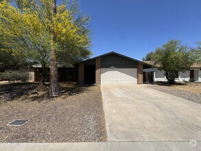 Building Photo - 818 E Todd Dr