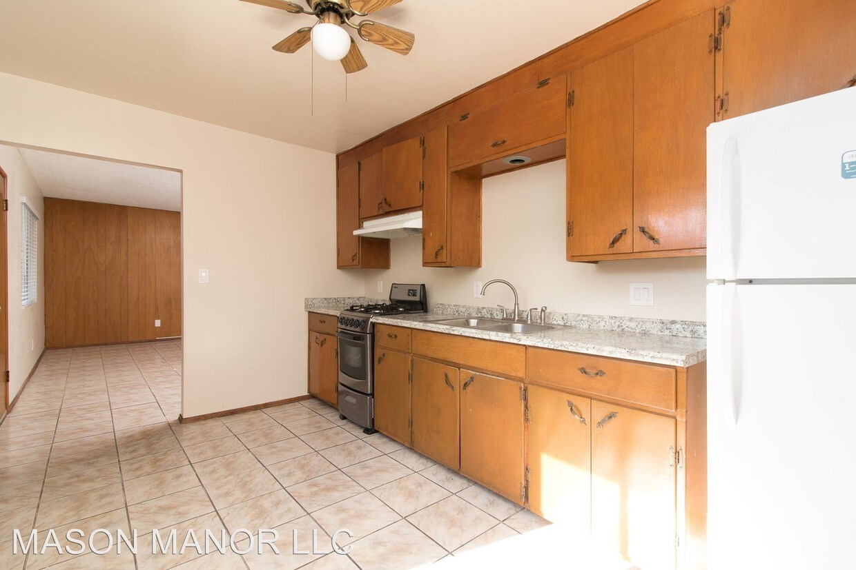 Primary Photo - 1029-1051 B Ave