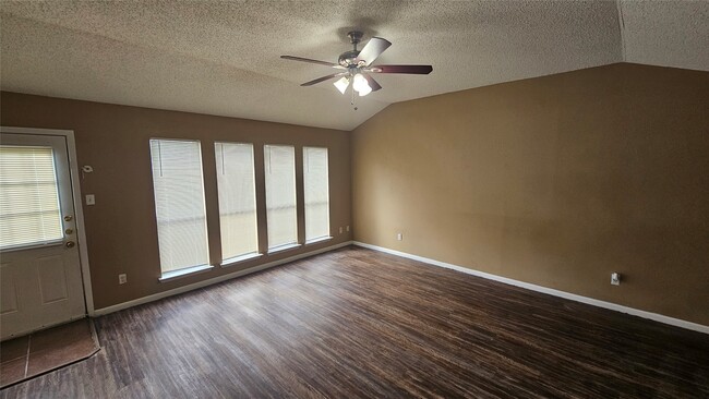 Building Photo - 4250 Southchase Ln