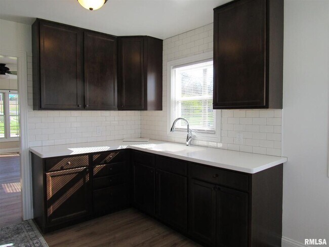 Building Photo - 1137 Jones St