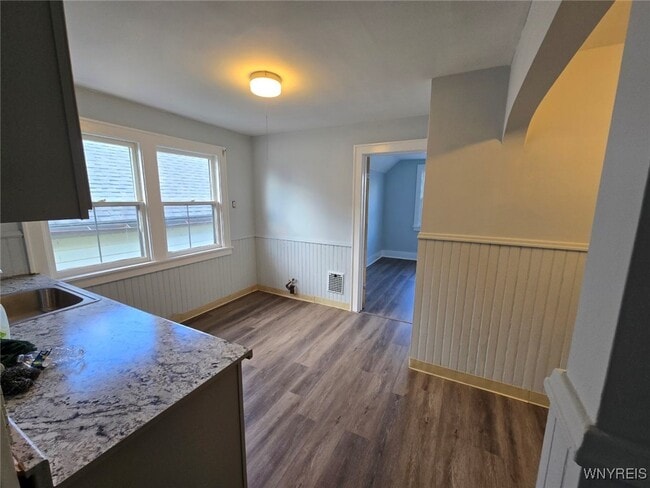 Building Photo - 693 Lasalle Ave