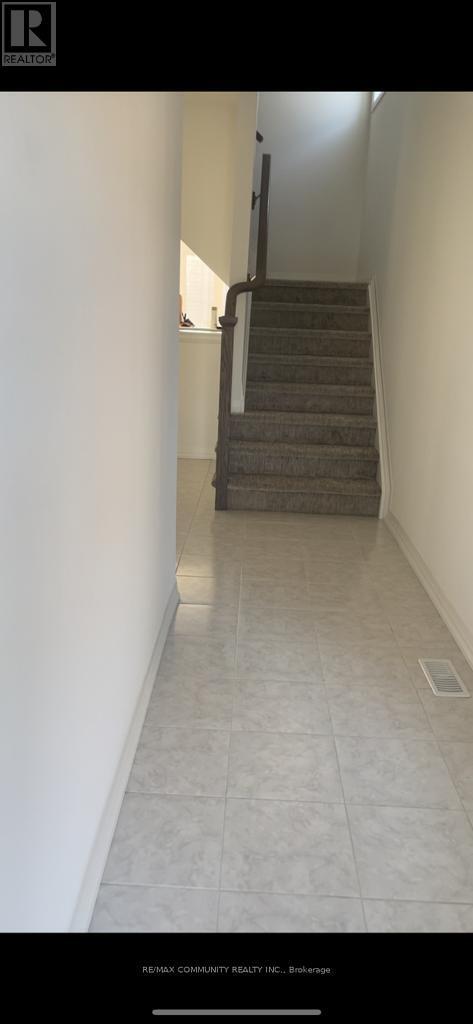 Building Photo - 189 Bur Oak Dr