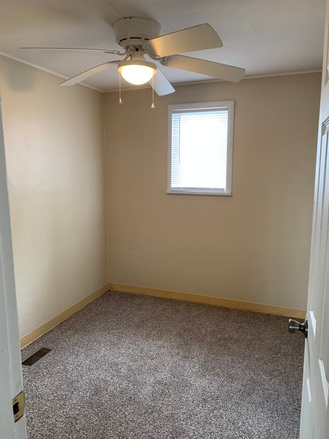 Building Photo - 602 Greenlawn Ave