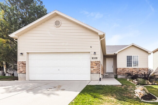Building Photo - 8558 Maul Oak Dr