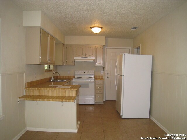 Foto del edificio - 703 Woodcrest Cir