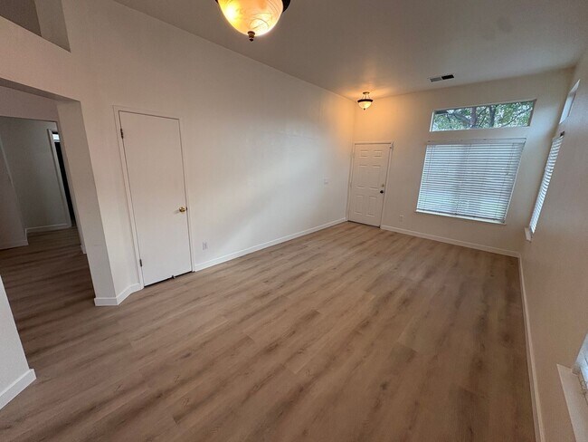 Foto del edificio - Beautiful 3 Bedroom, 2 Bath Single Story Oakley Home