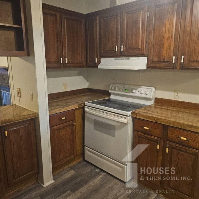 Foto del edificio - 224 Double Bridge Rd