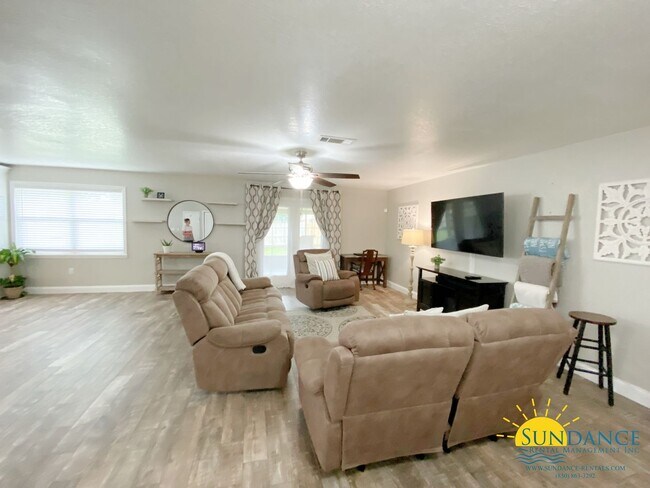 Building Photo - Gorgeous 4 Bedroom Lake Lorraine home!