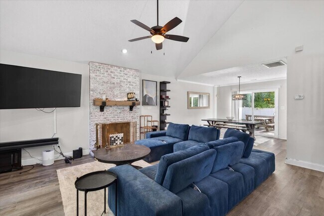 Foto del edificio - 5124 Rosemede Dr