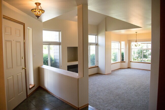 Building Photo - 379 Columbia Point Dr