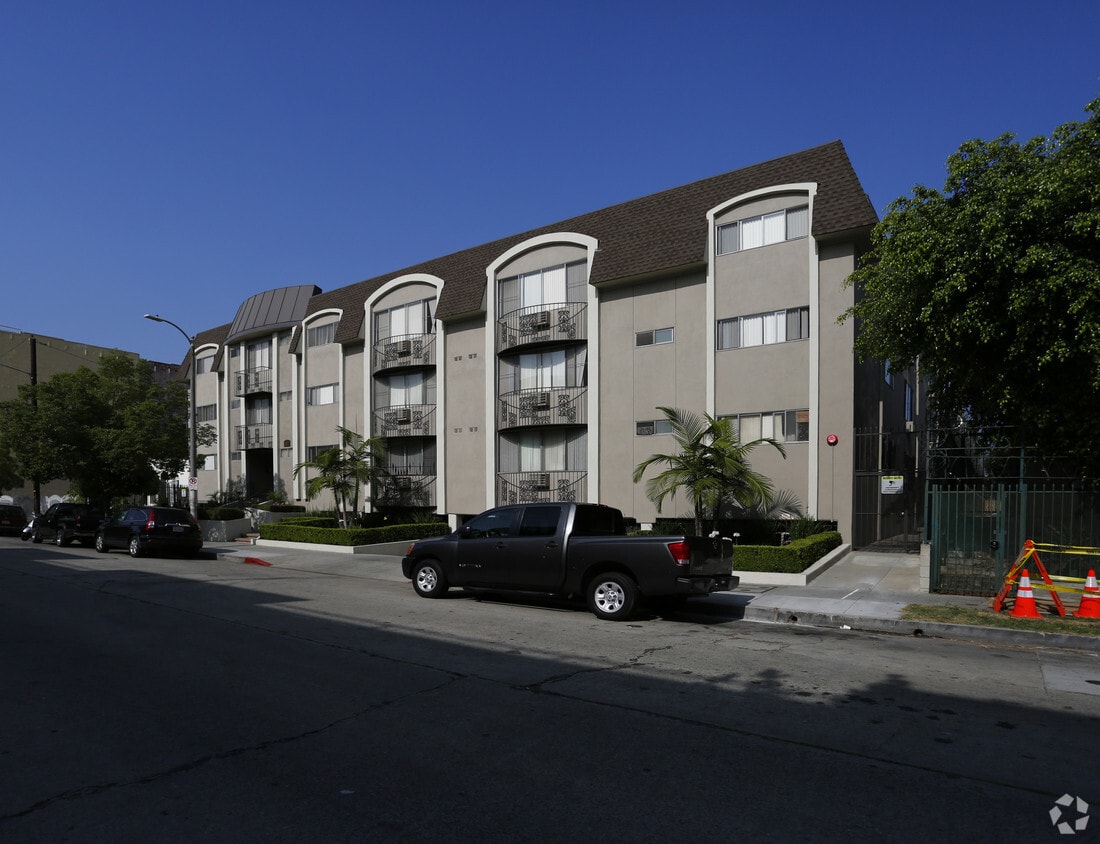 Primary Photo - 827 Gramercy Apartments