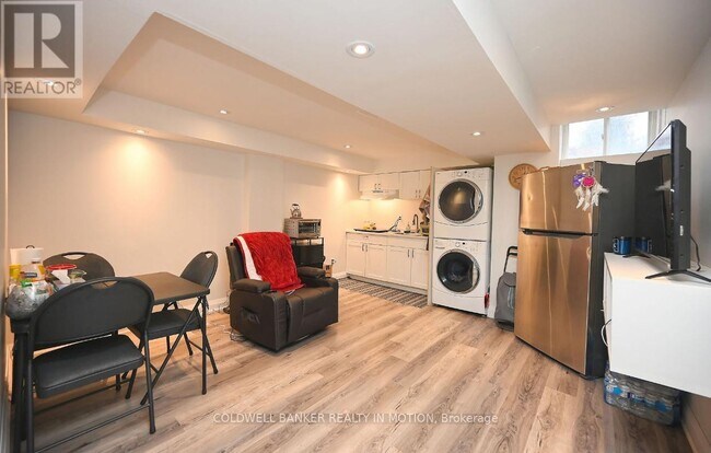Photo du bâtiment - 1244 Robson Crescent