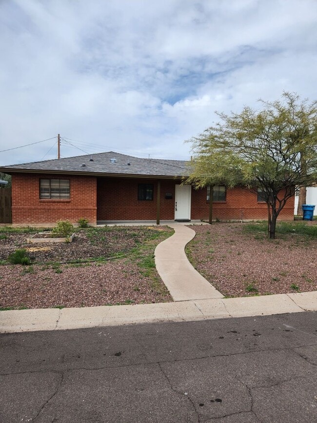 Building Photo - 3bedroom 2 bath home in North Phoenix